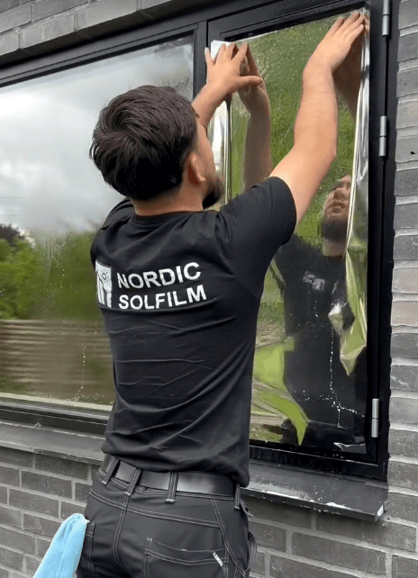 Nordic Solfilm montør i arbejde