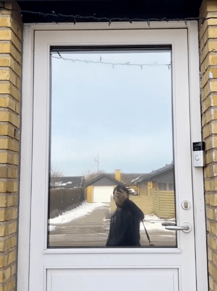 Hoveddør med solfilm